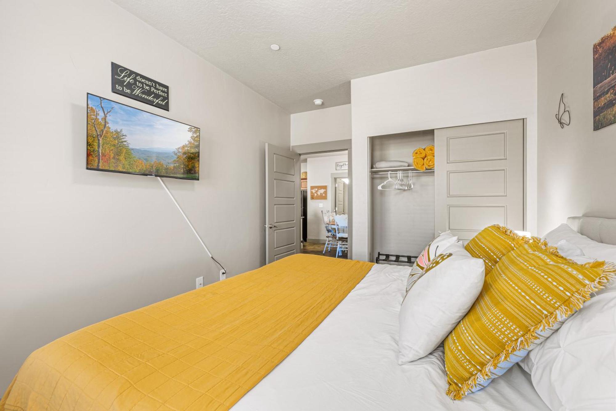 Butterfly Themed Kings Apartment With Private Garage & Access To Lux Hot Tub, Bbq & Gym เซาธ์จอร์แดน ภายนอก รูปภาพ